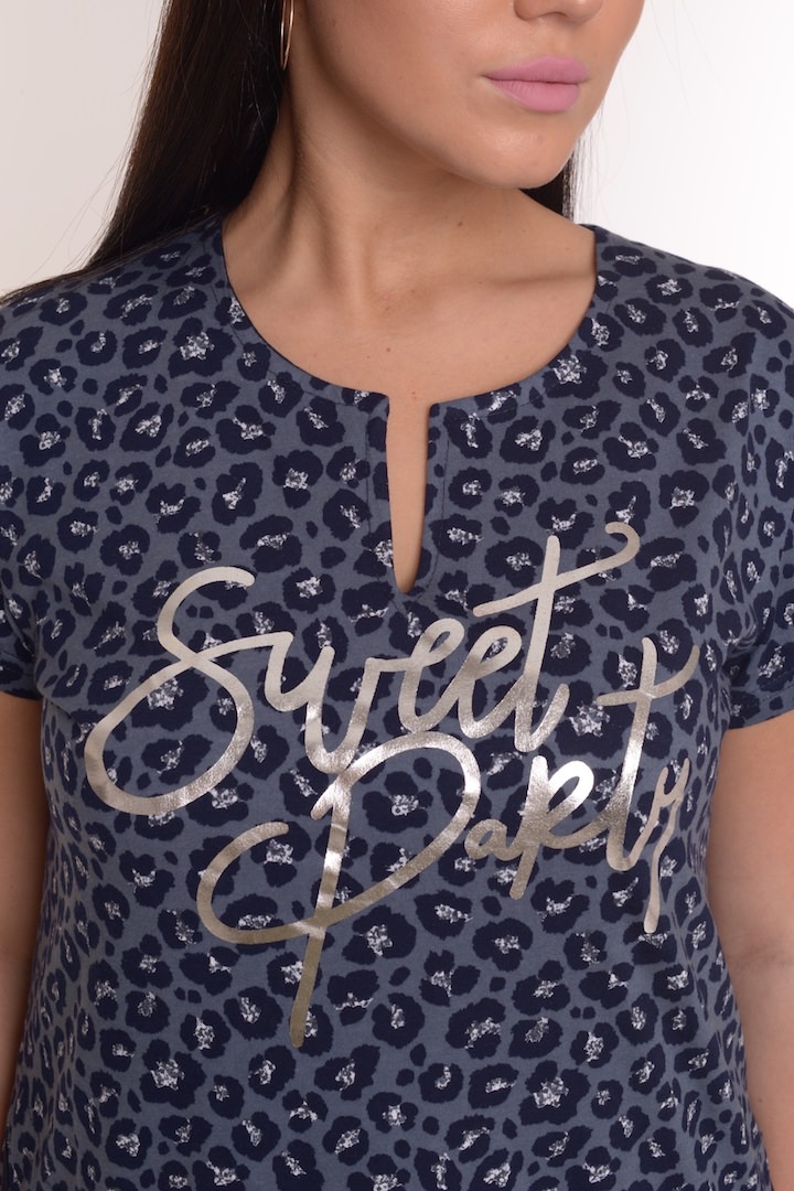 Фото товара 21381, серая туника с золотой надписью